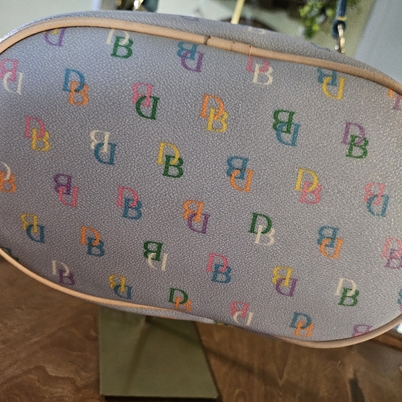 Dooney and Bourke Bucket bag EUC - Picture 5 of 9